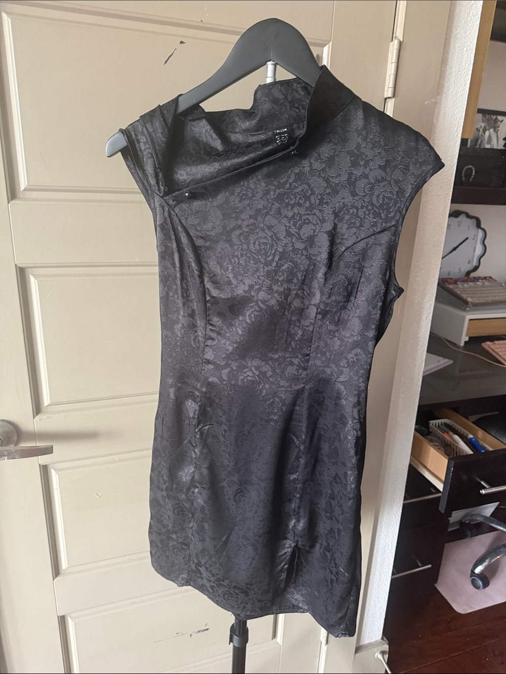SHEIN Black Floral Jacquard Mini Dress with Cap Sleeves